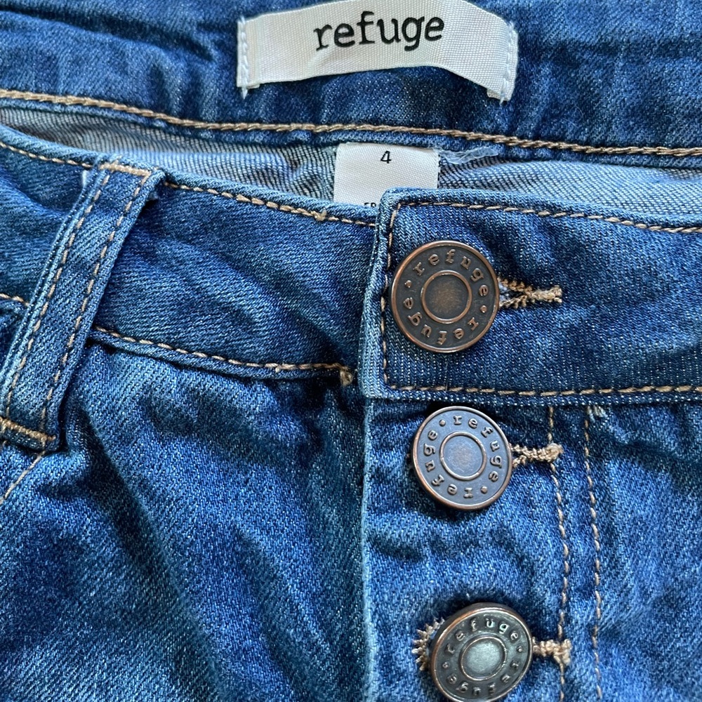 Refuge Distressed, High Rise, Raw Hem, Button Fly Jean Shorts Size 4 - Picture 3 of 5
